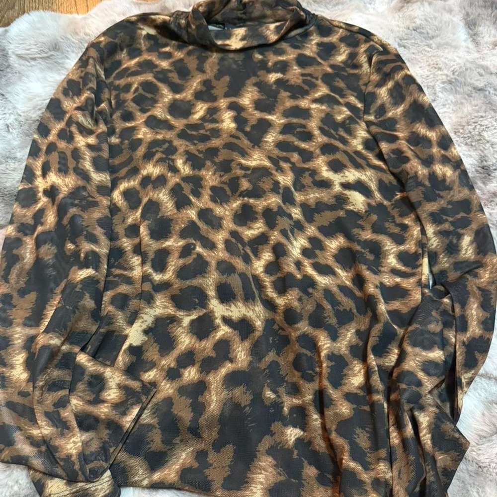 Sanctuary leopard print long sleeve top with hood. Size S